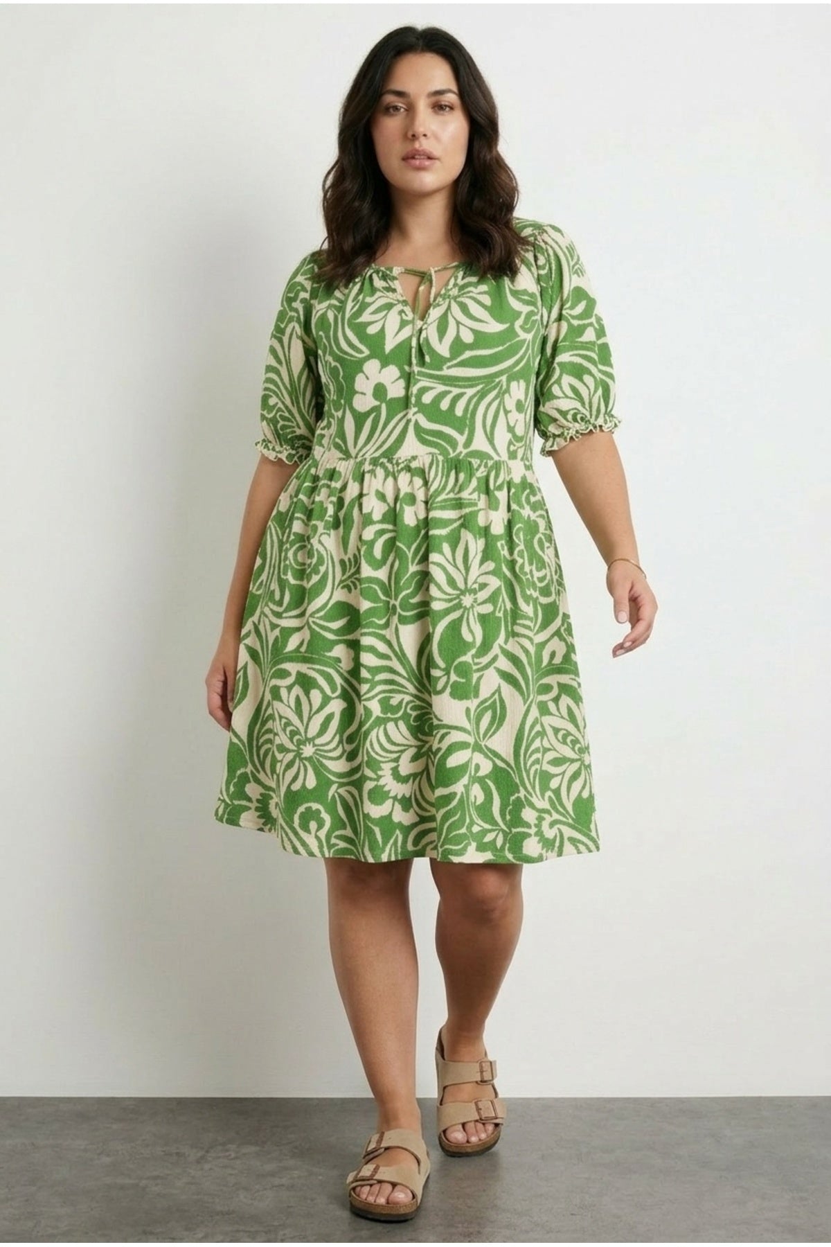 Plus Size Ruched Neck Floral Patterned Mini Dress