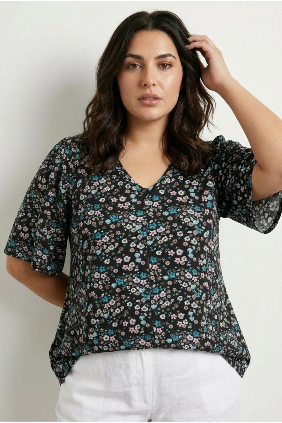 Plus Size V-Neck Sleeveless Floral Patterned Asymmetrical Cut T-shirt