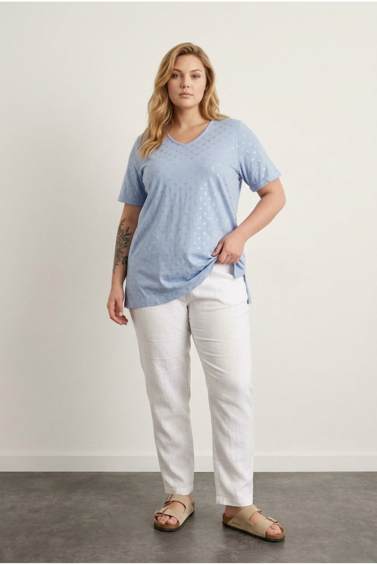 Plus Size Short Sleeve V-Neck Side Slit Metallic Print T-shirt