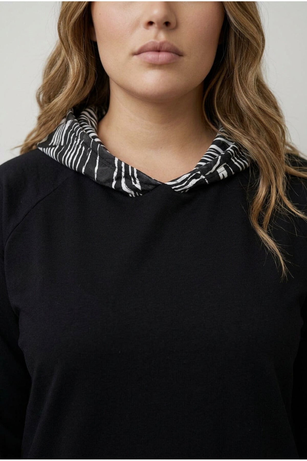 Plus Size Long Sleeve Hooded Kangaroo Pocket Side Slit Sweatshirt