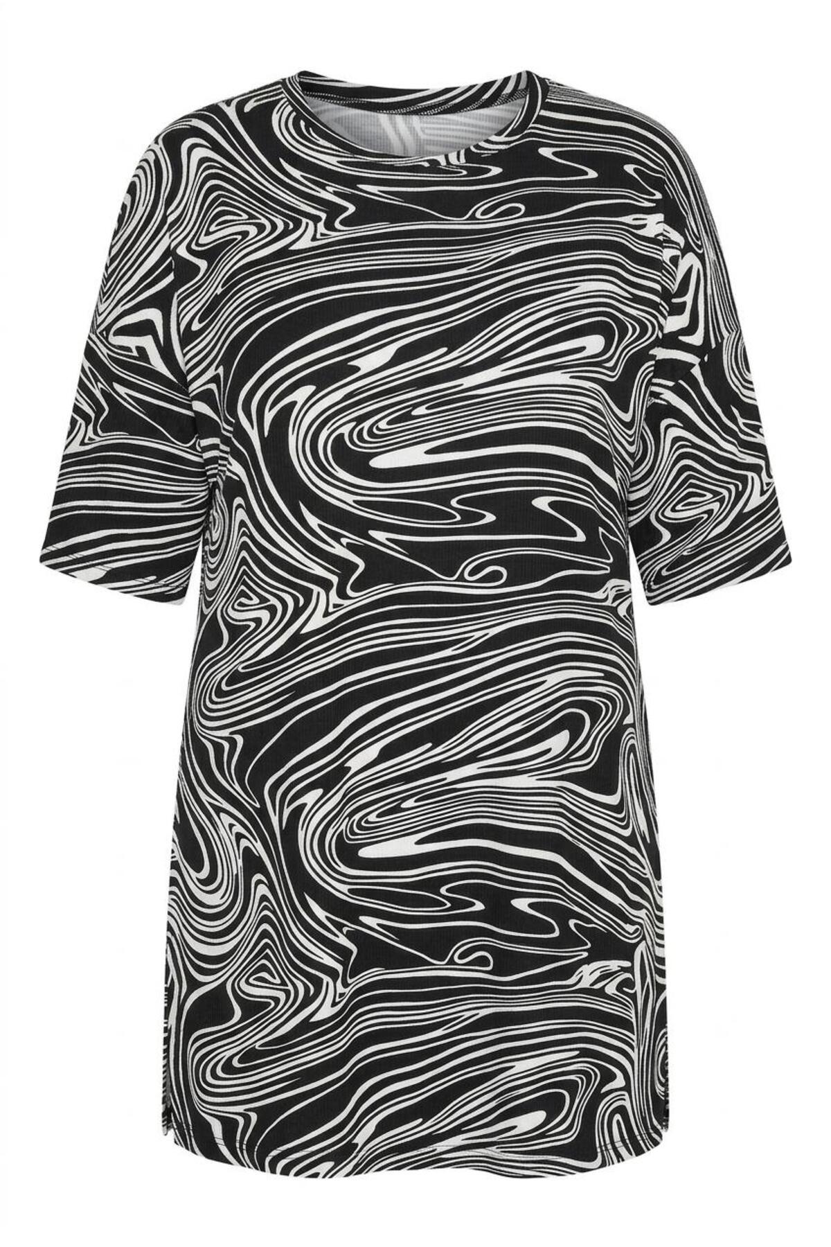 Plus Size Crew Neck Half Sleeve Patterned T-shirt with Slit Detail
