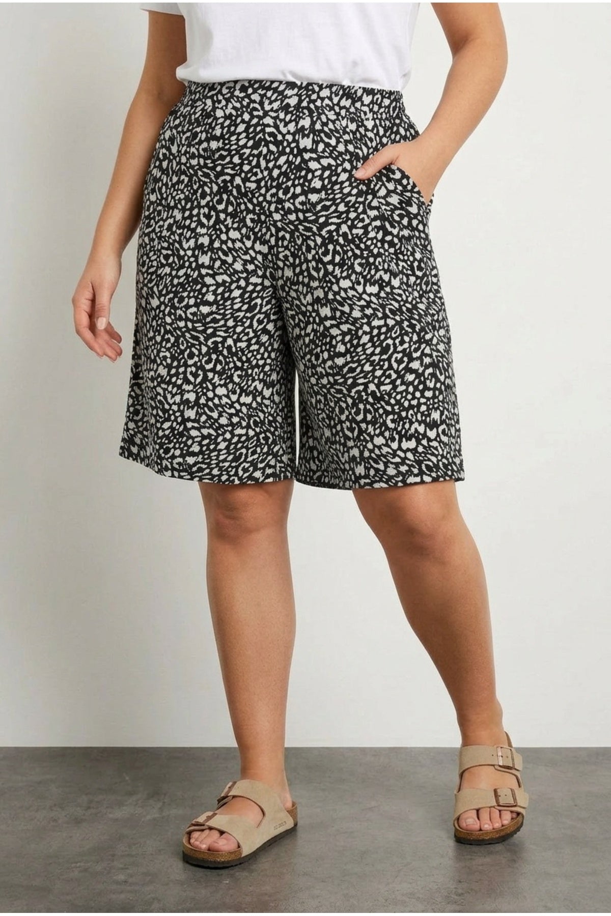 Plus Size Elastic Waist Patterned Loose Fit Stretchy Shorts