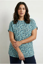 Plus Size Short Sleeve Crew Neck Tile Patterned T-shirt