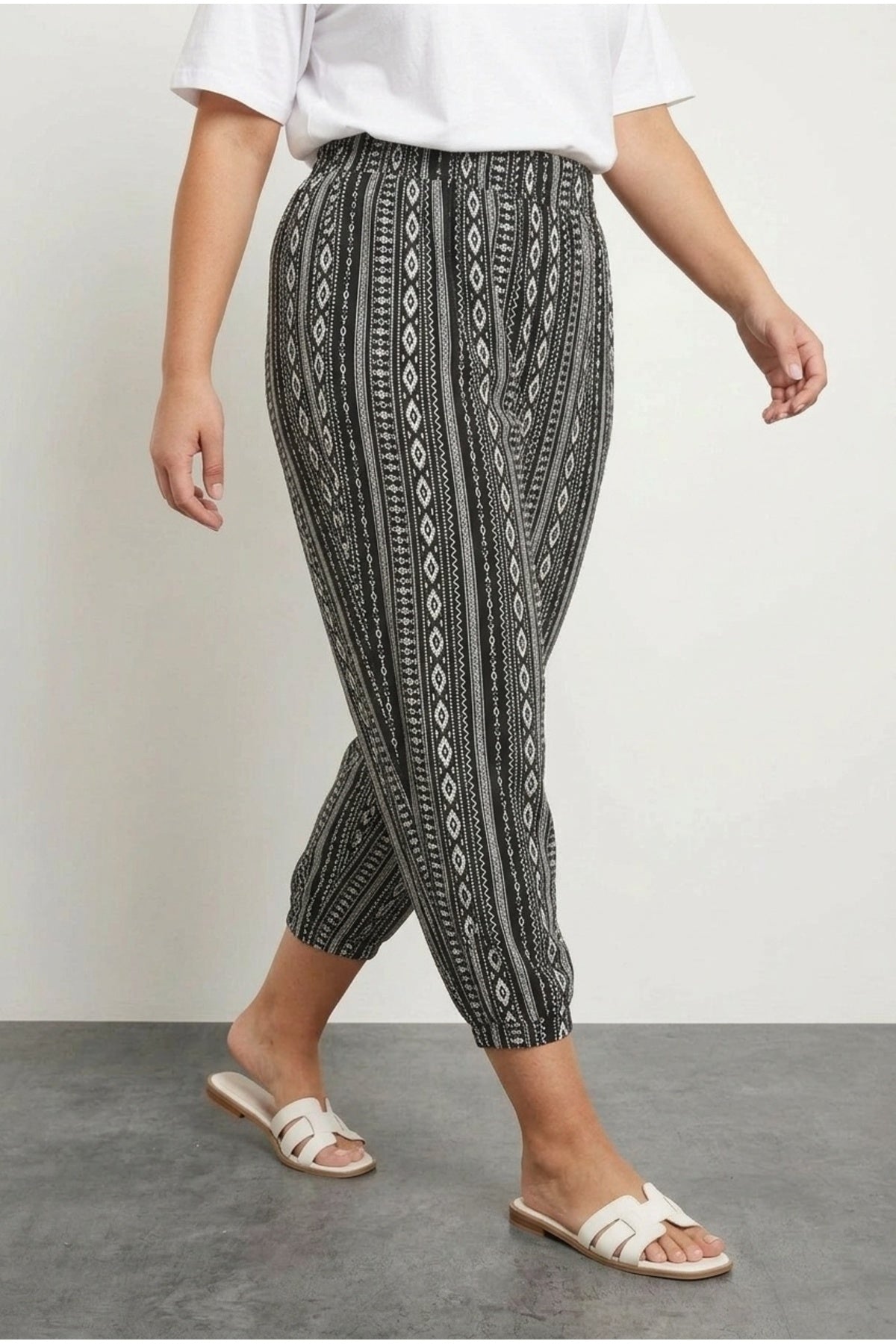 Plus Size Elastic Waist Pocketed Patterned Harem Pants