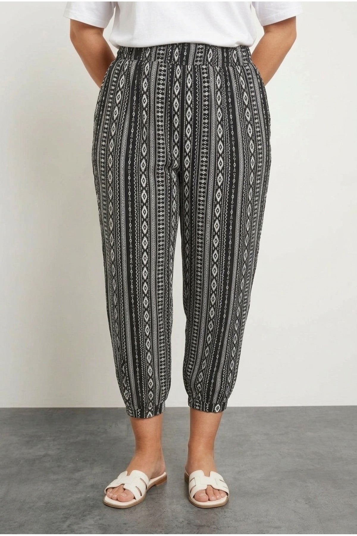 Plus Size Elastic Waist Pocketed Patterned Harem Pants
