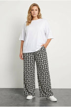 Plus Size Elastic Waist Wide Leg Heart Patterned Pocketed Trousers