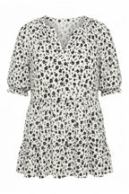 Plus Size Half Sleeve V-Neck Patterned Blouse with Ruffled Hem