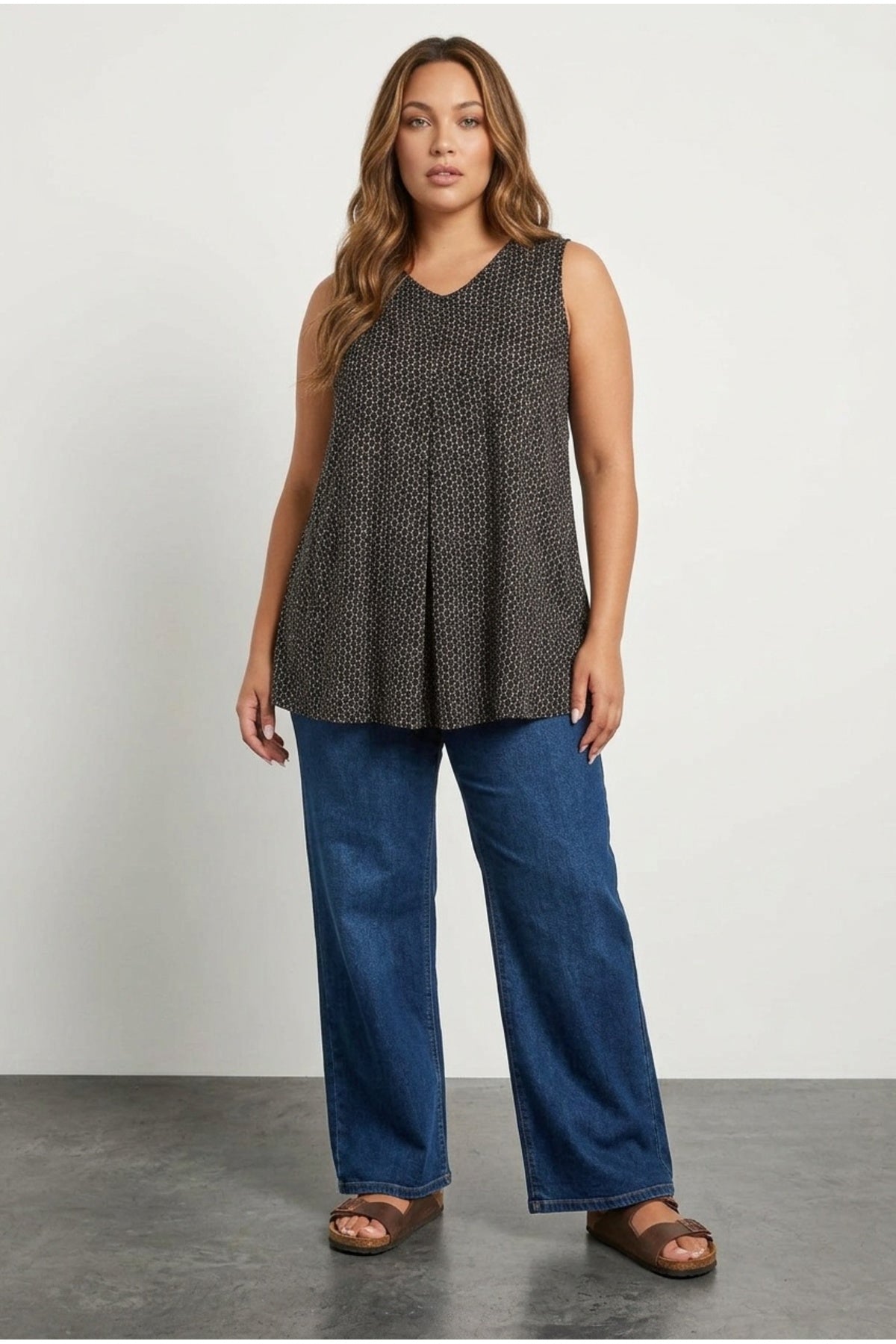 Plus Size Sleeveless V-Neck Patterned Stretchy Blouse