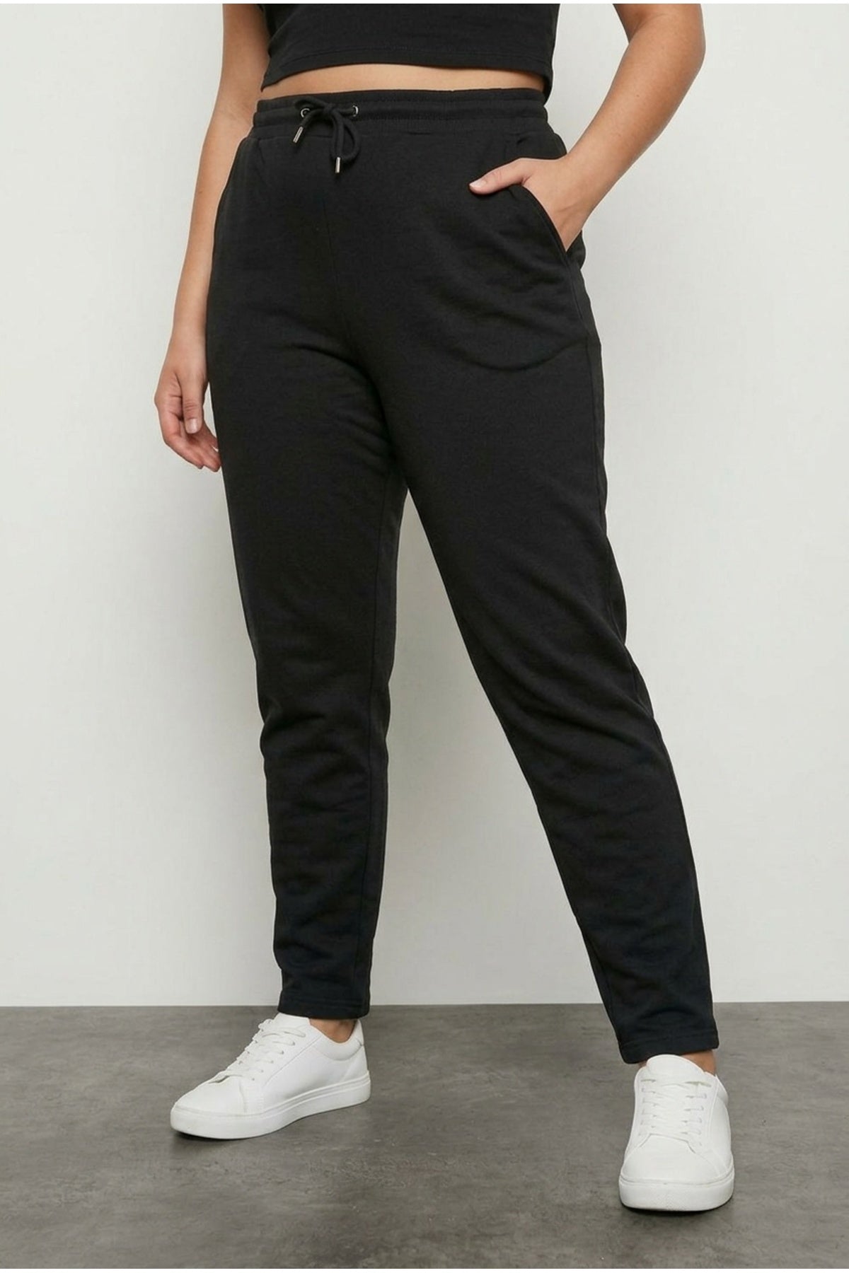 Plus Size Elastic Waist and Gathered Pocket Straight Leg Sweatpants