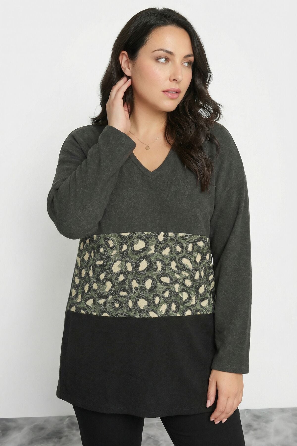 Plus Size Color Block Leopard Print Plush Sweater