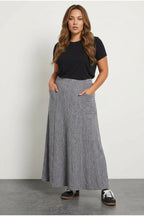 Plus Size Elastic Waist Front Pocket Ribbed Maxi Skirt