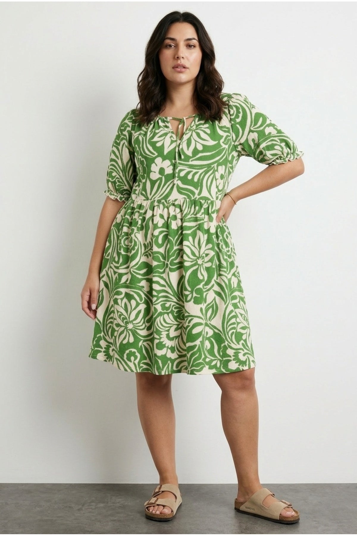 Plus Size Ruched Neck Floral Patterned Mini Dress