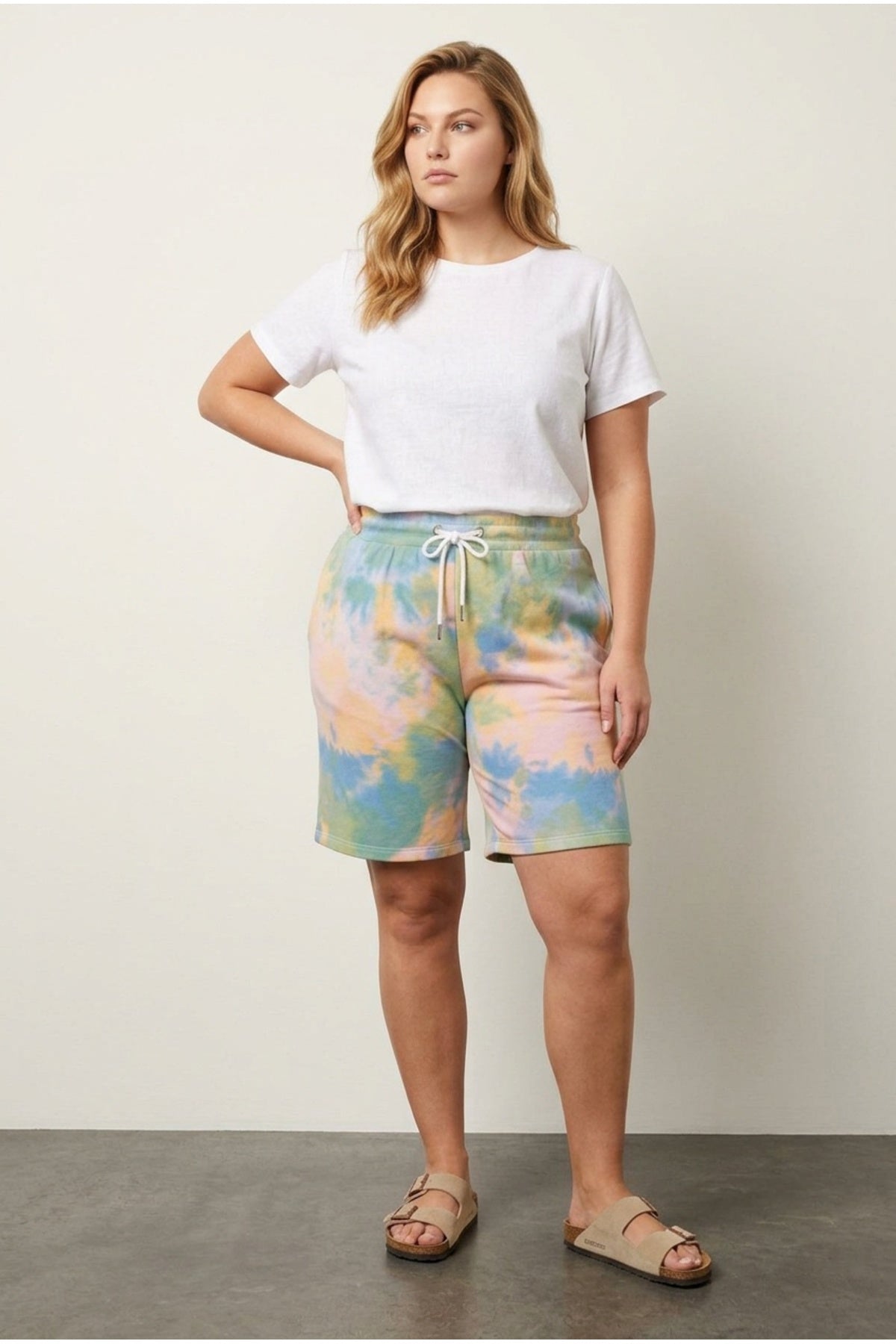 Plus Size Pocketed Drawstring Waist Loose Fit Batik Patterned Shorts