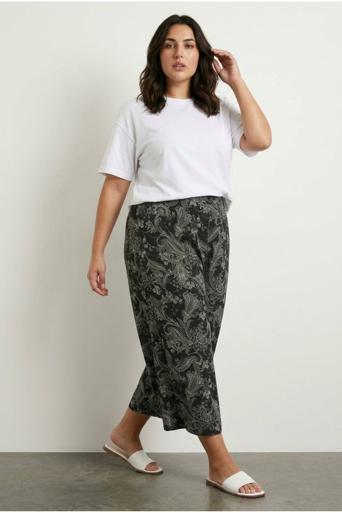 Plus Size Elastic Waist Floral Print Pocketed Stretchy Fabric Trousers