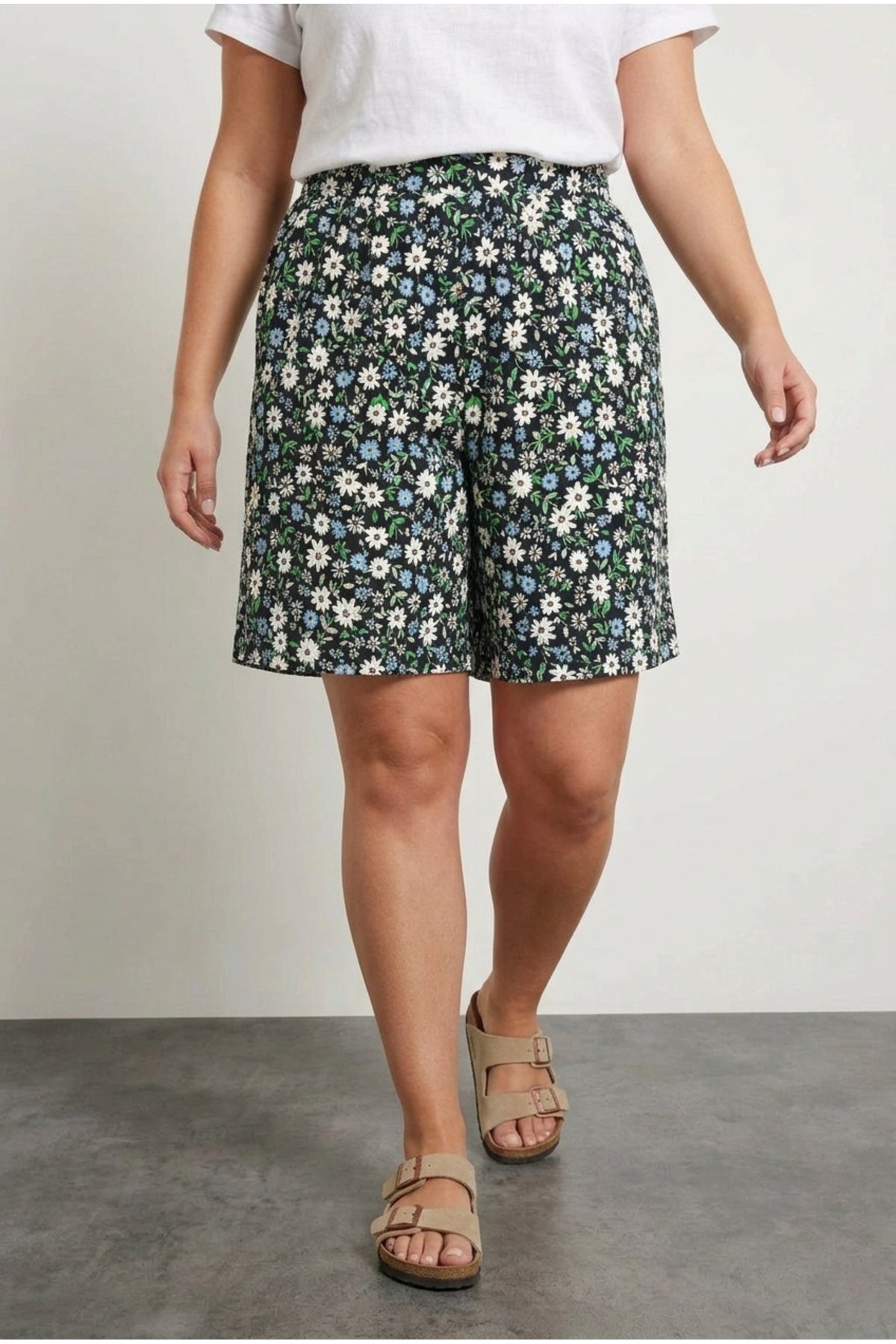 Plus Size Elastic Waist Patterned Loose Fit Stretchy Pocketed Shorts