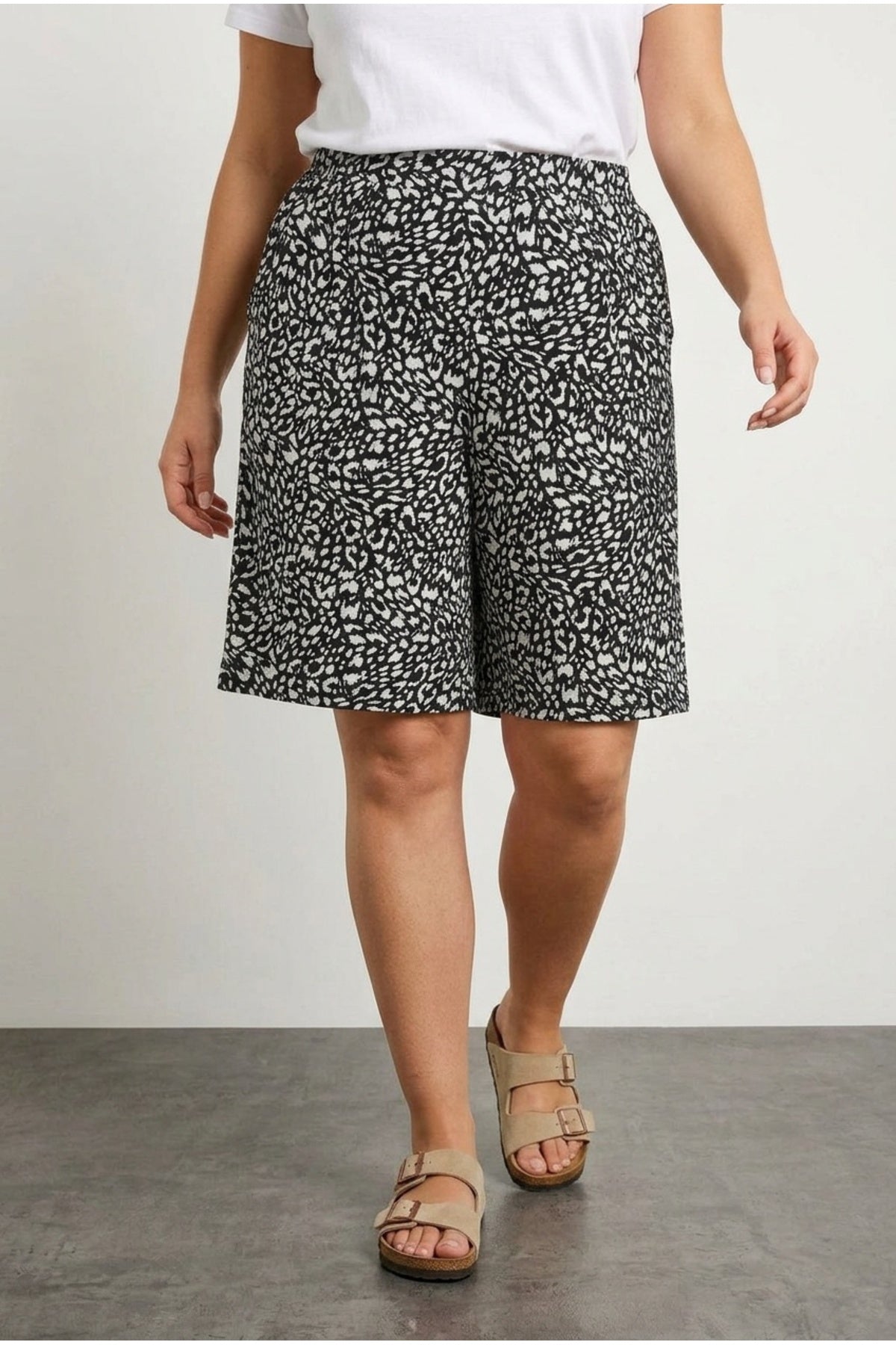 Plus Size Elastic Waist Patterned Loose Fit Stretchy Shorts