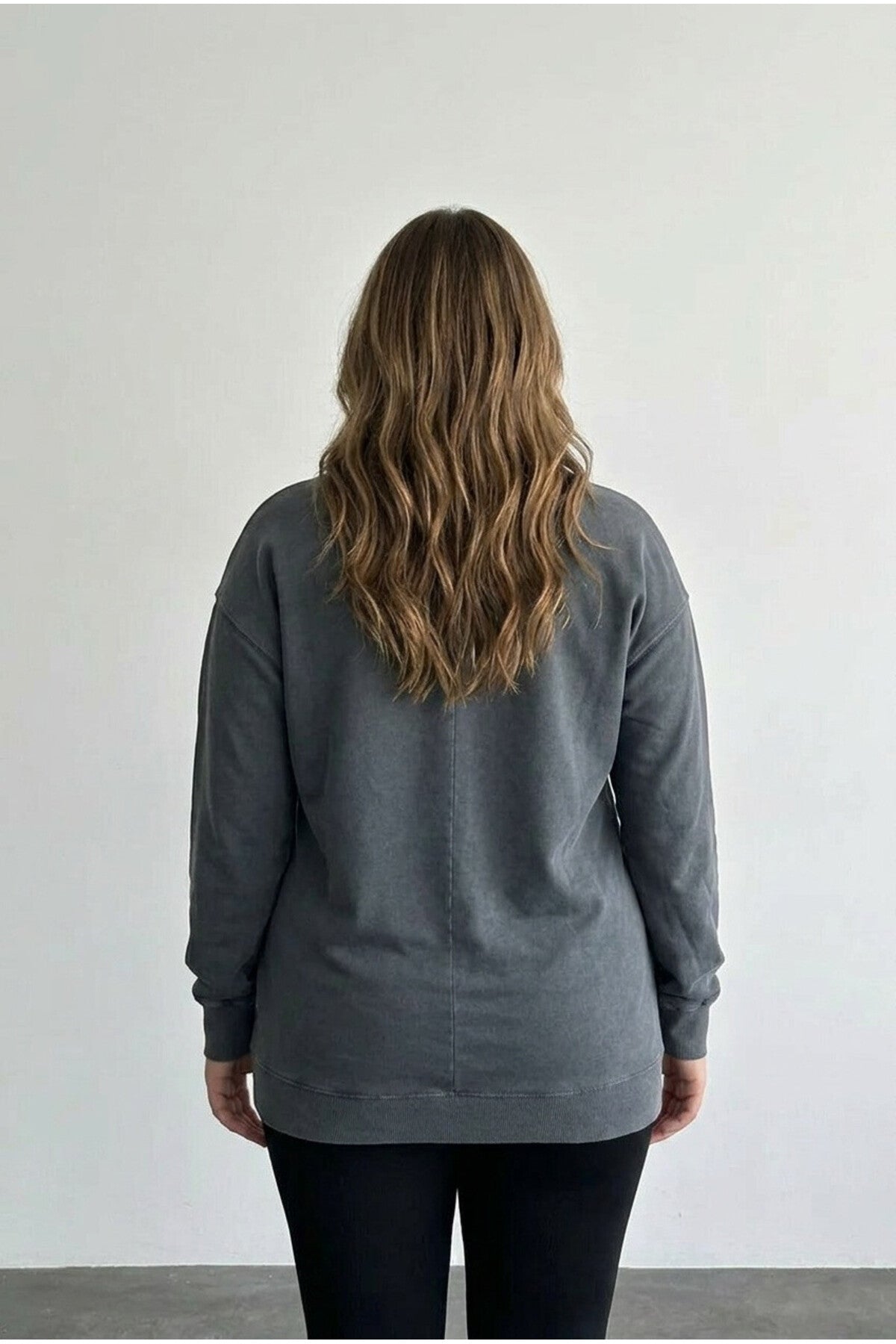 Plus Size Crew Neck Printed Sequin Detailed Washed Sweatshirt