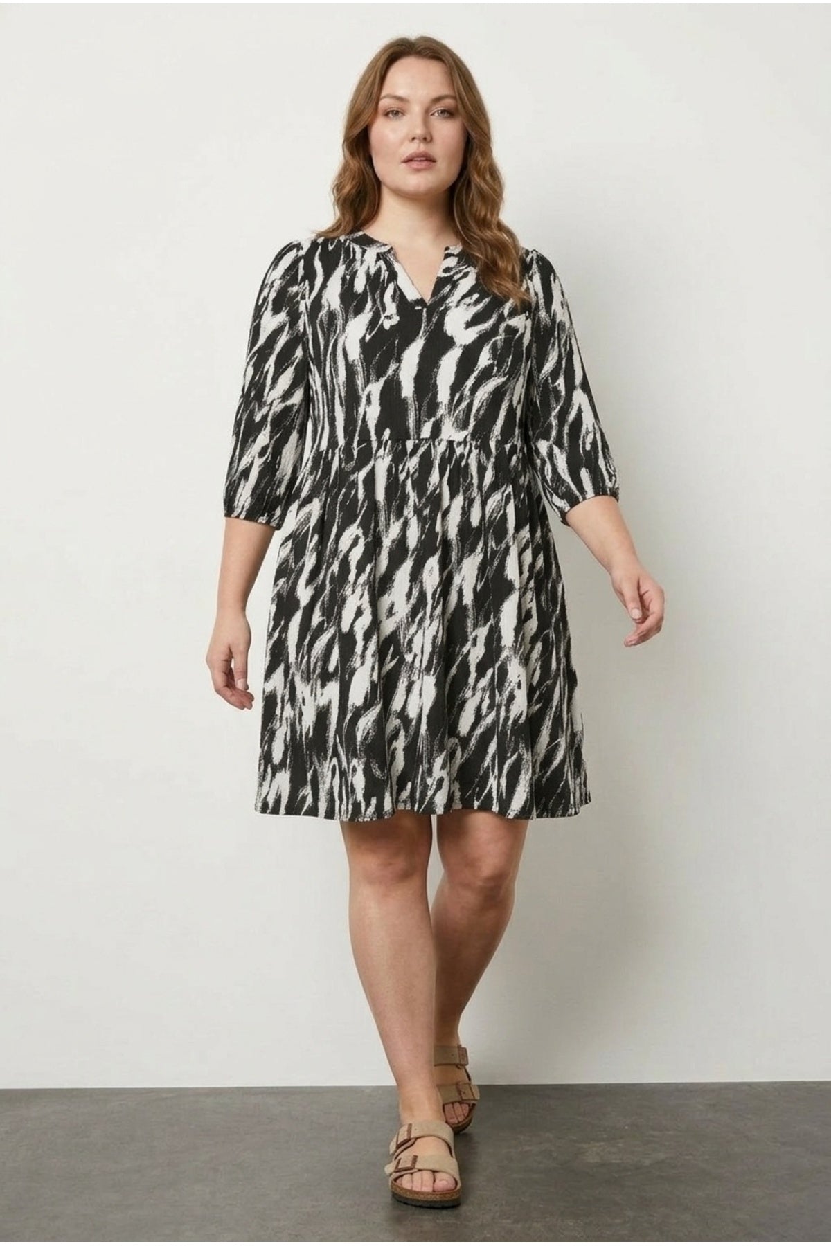 Plus Size V-Neck Half Sleeve Patterned Mini Dress
