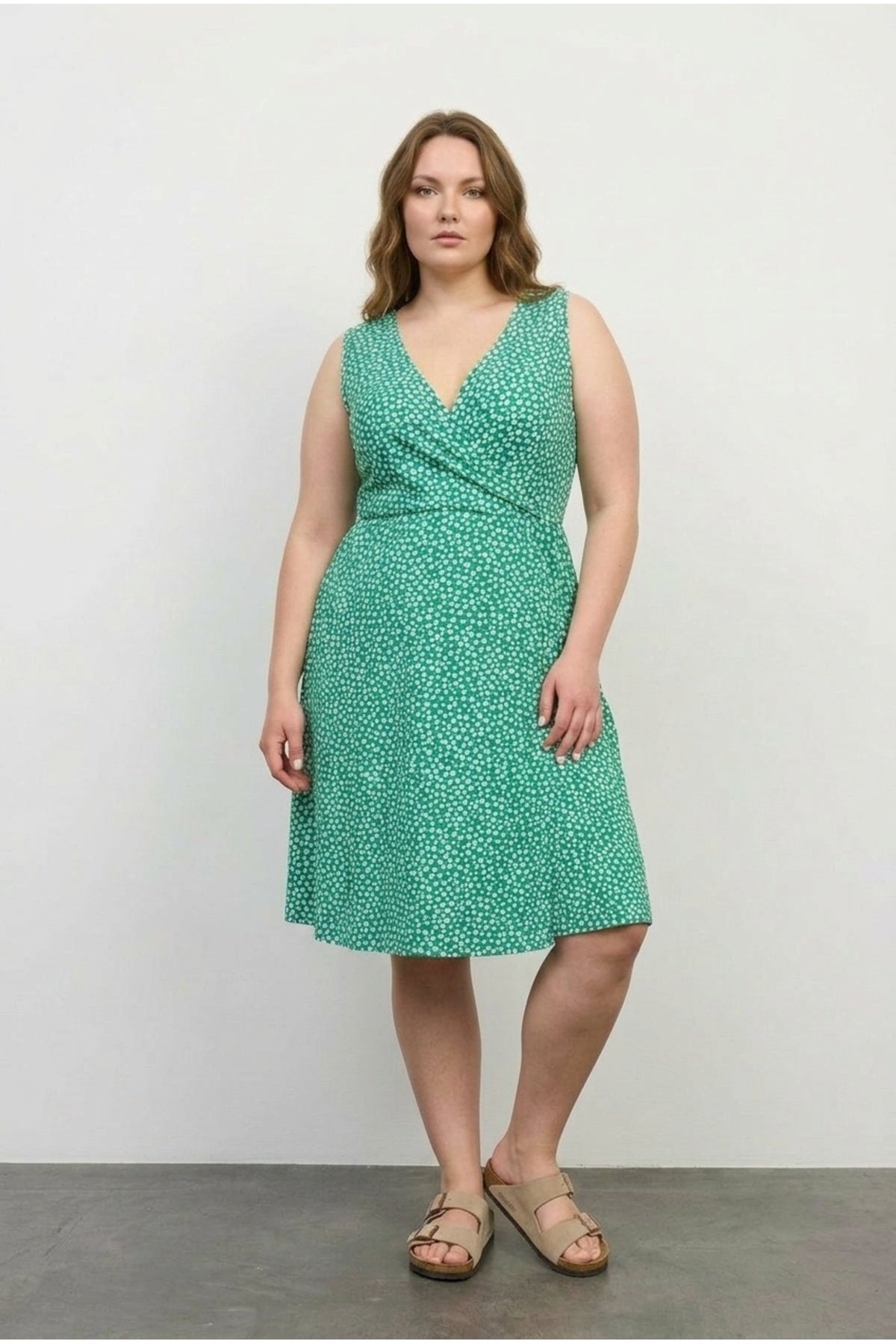 Floral Patterned V-Neck Sleeveless Dress