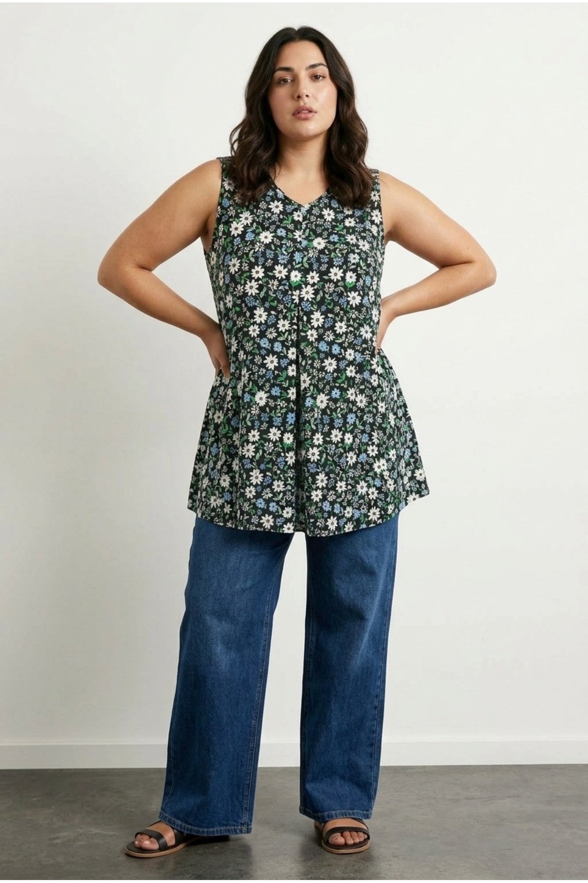 Plus Size V-Neck Sleeveless Floral Print T-shirt