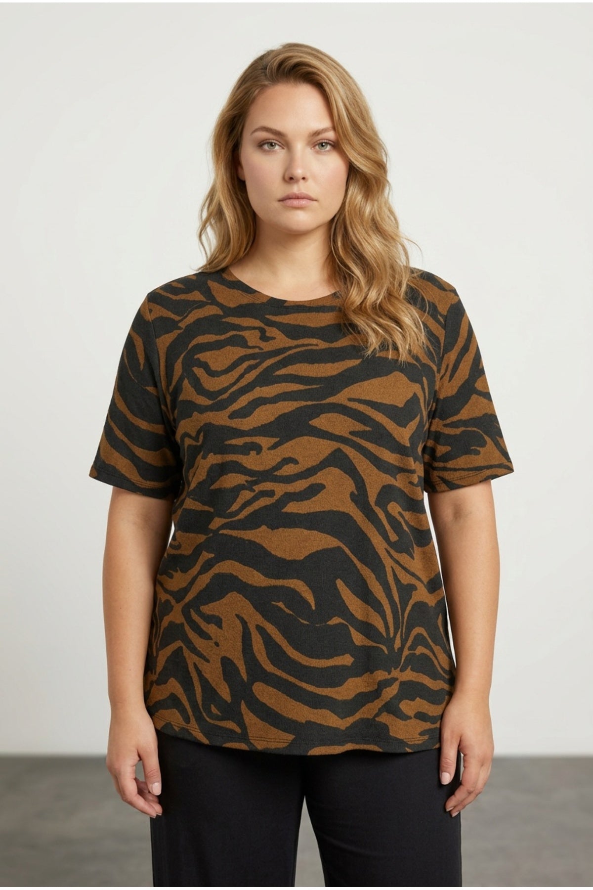 Plus Size Short Sleeve Crew Neck Side Slit Patterned Blouse