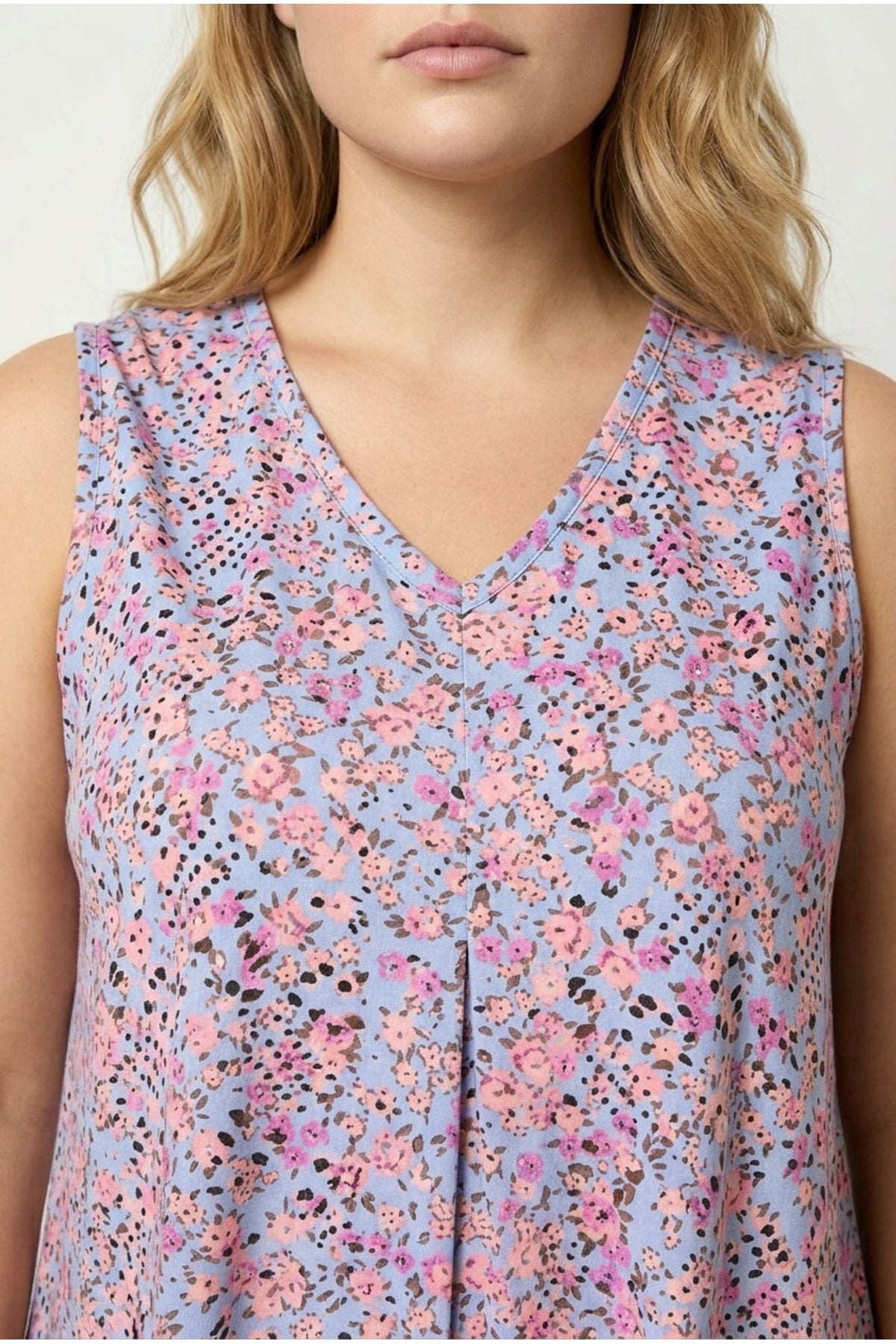 Plus Size V-Neck Sleeveless Floral Patterned Unlined Lace Blouse