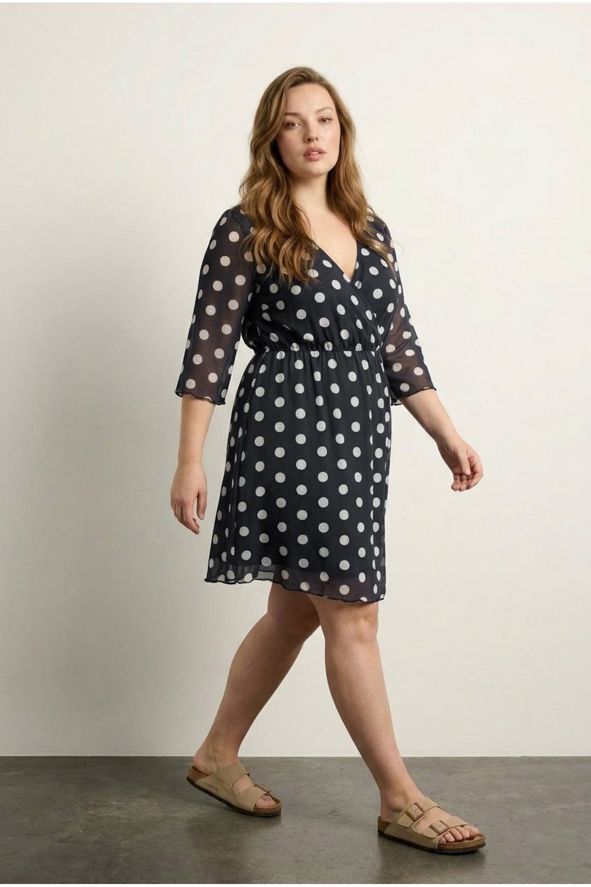 Plus Size V-Neck Half Sleeve Stretchy Fabric Tulle Detailed Lined Midi Dress