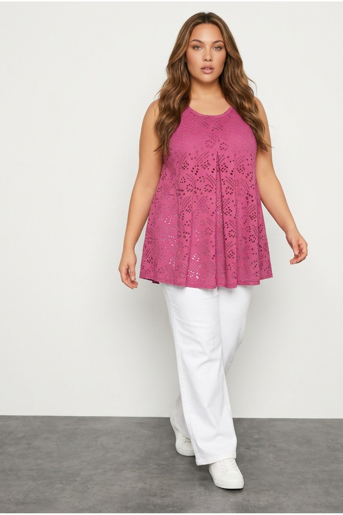 Plus Size Crew Neck Lace Detailed Unlined Sleeveless Blouse