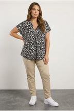 Plus Size V-Neck Floral Patterned Short Sleeve Blouse