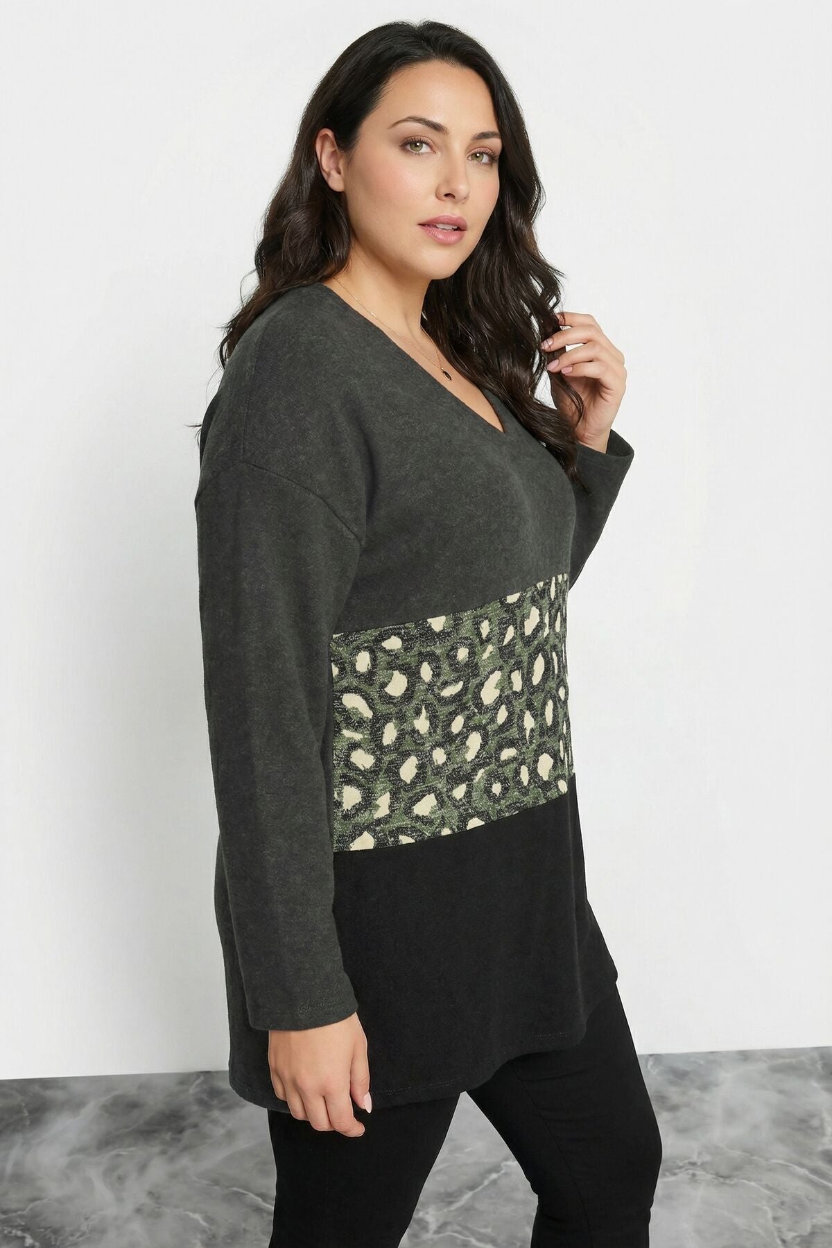 Plus Size Color Block Leopard Print Plush Sweater