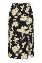 Plus Size Crinkled Fabric Skirt with Slit Detail and Elastic Waist