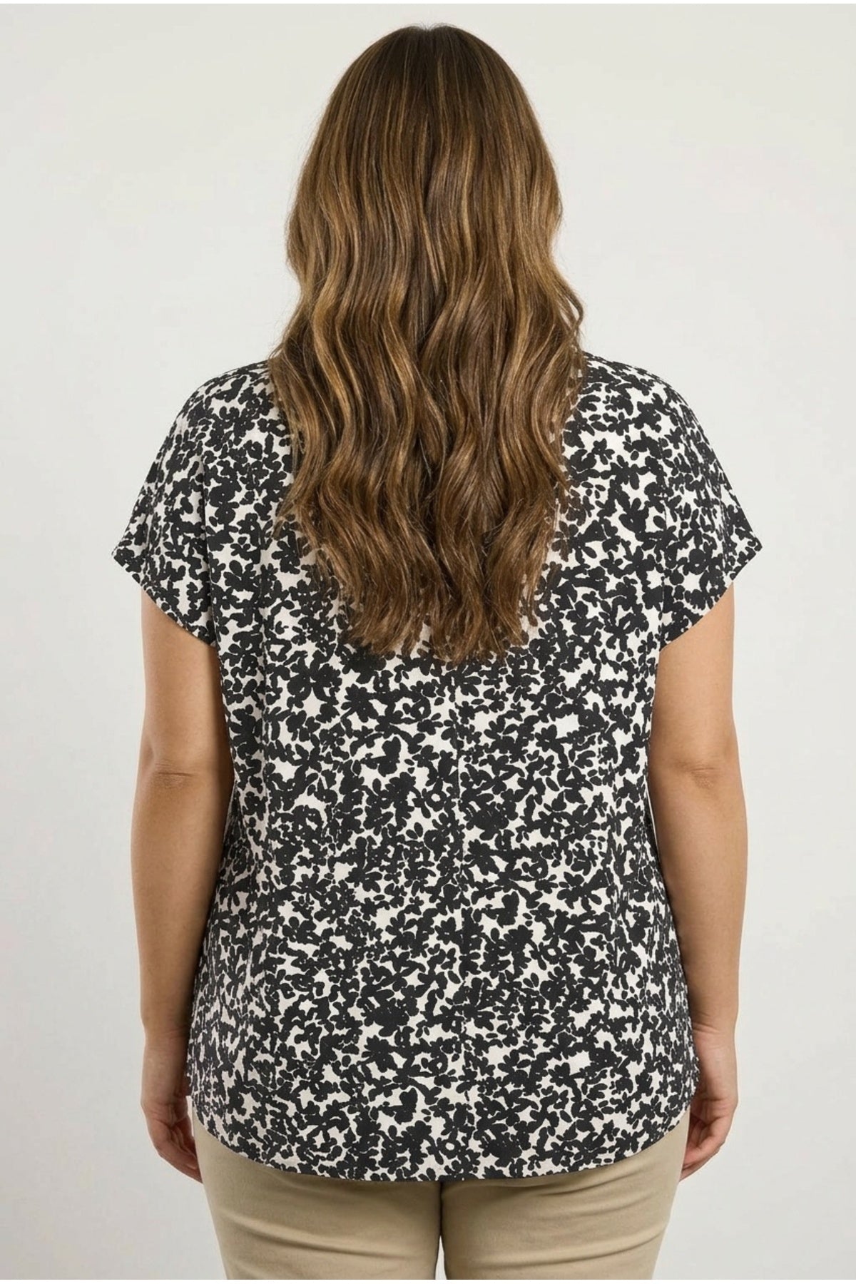 Plus Size V-Neck Floral Patterned Short Sleeve Blouse