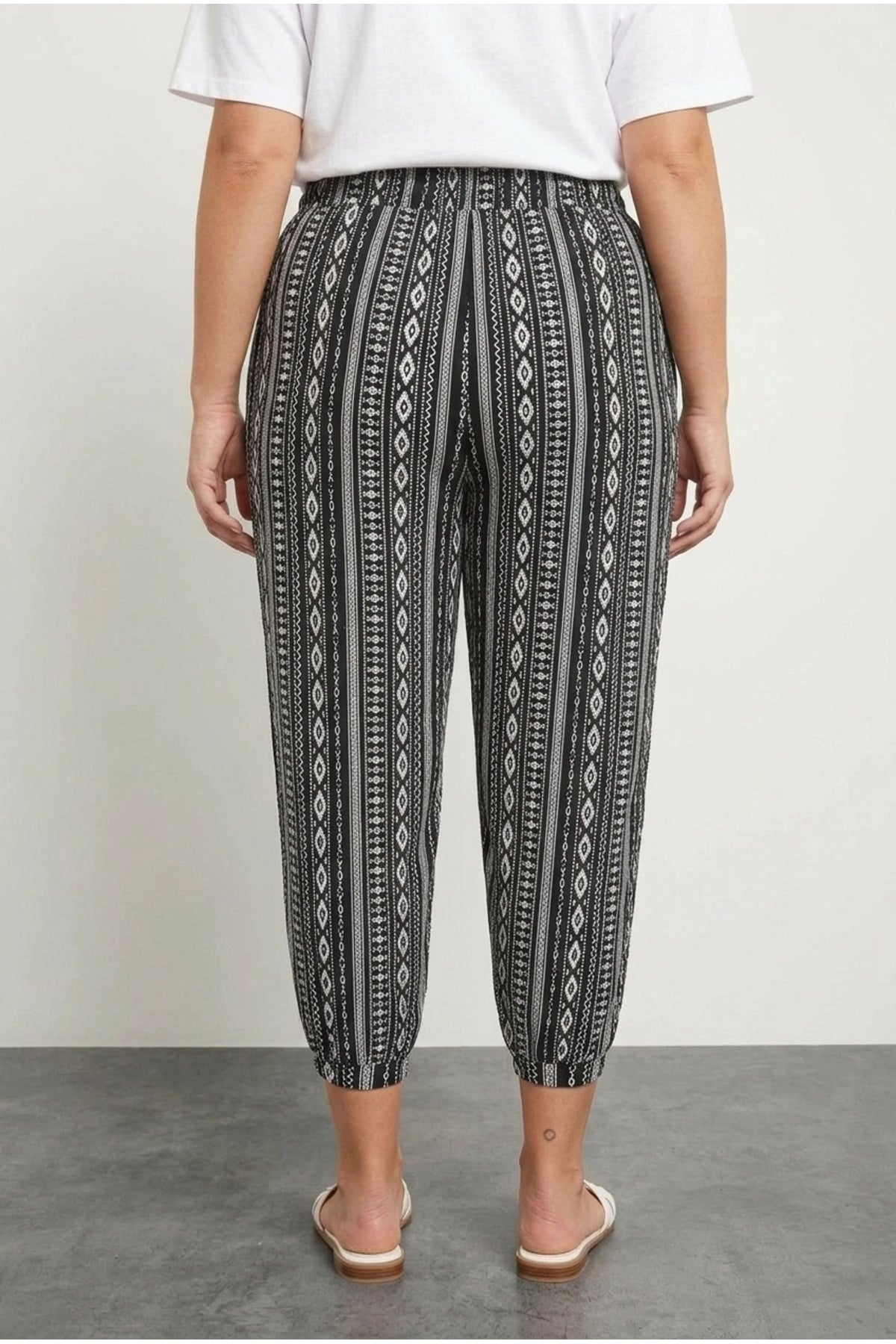 Plus Size Elastic Waist Pocketed Patterned Harem Pants