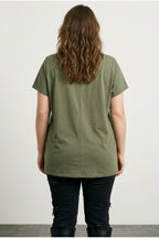 Plus Size Crew Neck Short Sleeve T-shirt with Slash Detail and Stretchy Fabric