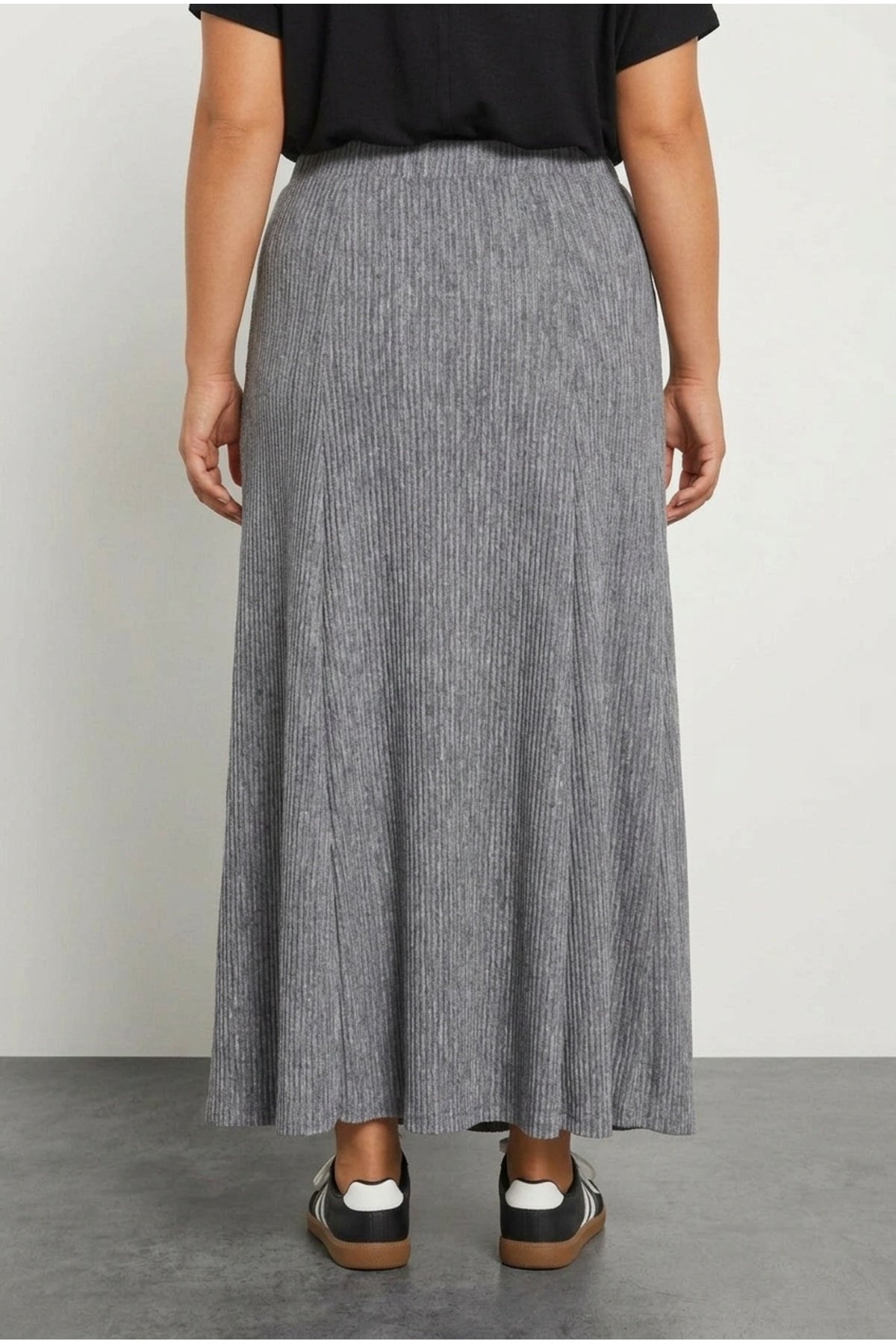 Plus Size Elastic Waist Front Pocket Ribbed Maxi Skirt