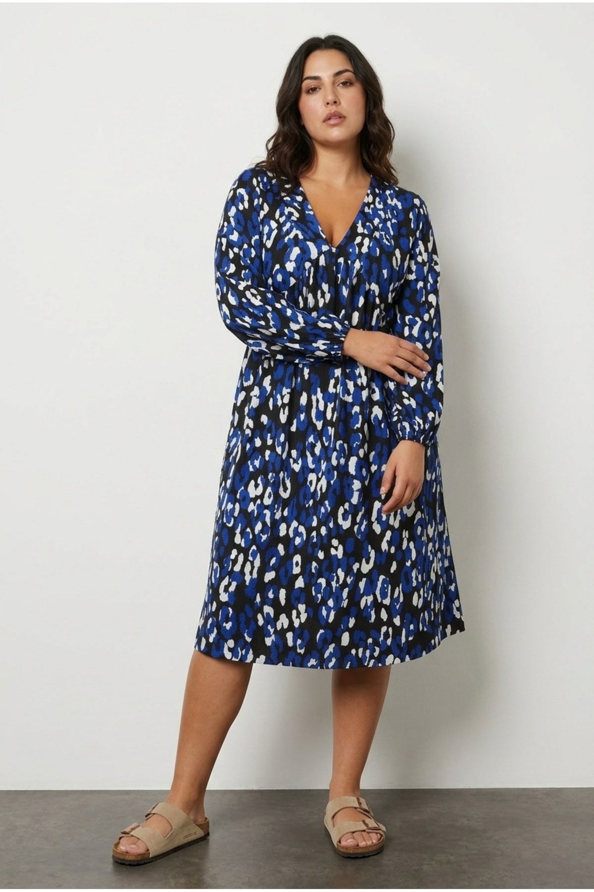 Plus Size V-Neck Long Sleeve Crinkle Fabric Midi Dress