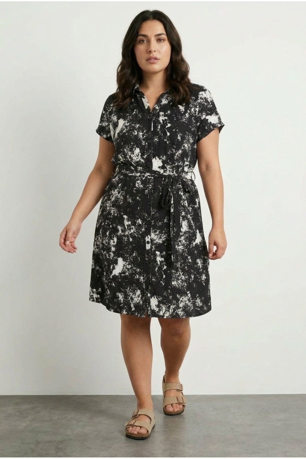 Button-Detailed Sleeveless Patterned Dress