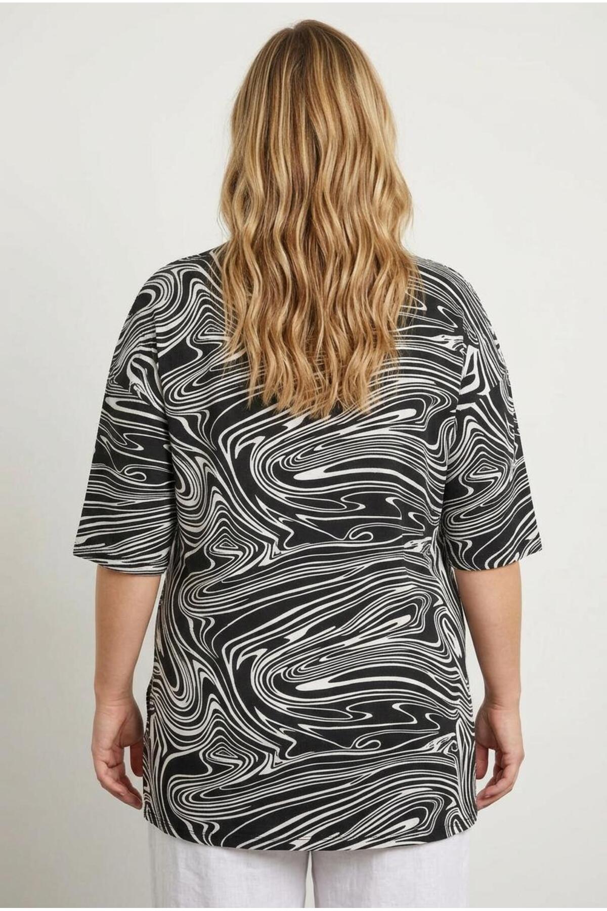 Plus Size Crew Neck Half Sleeve Patterned T-shirt with Slit Detail