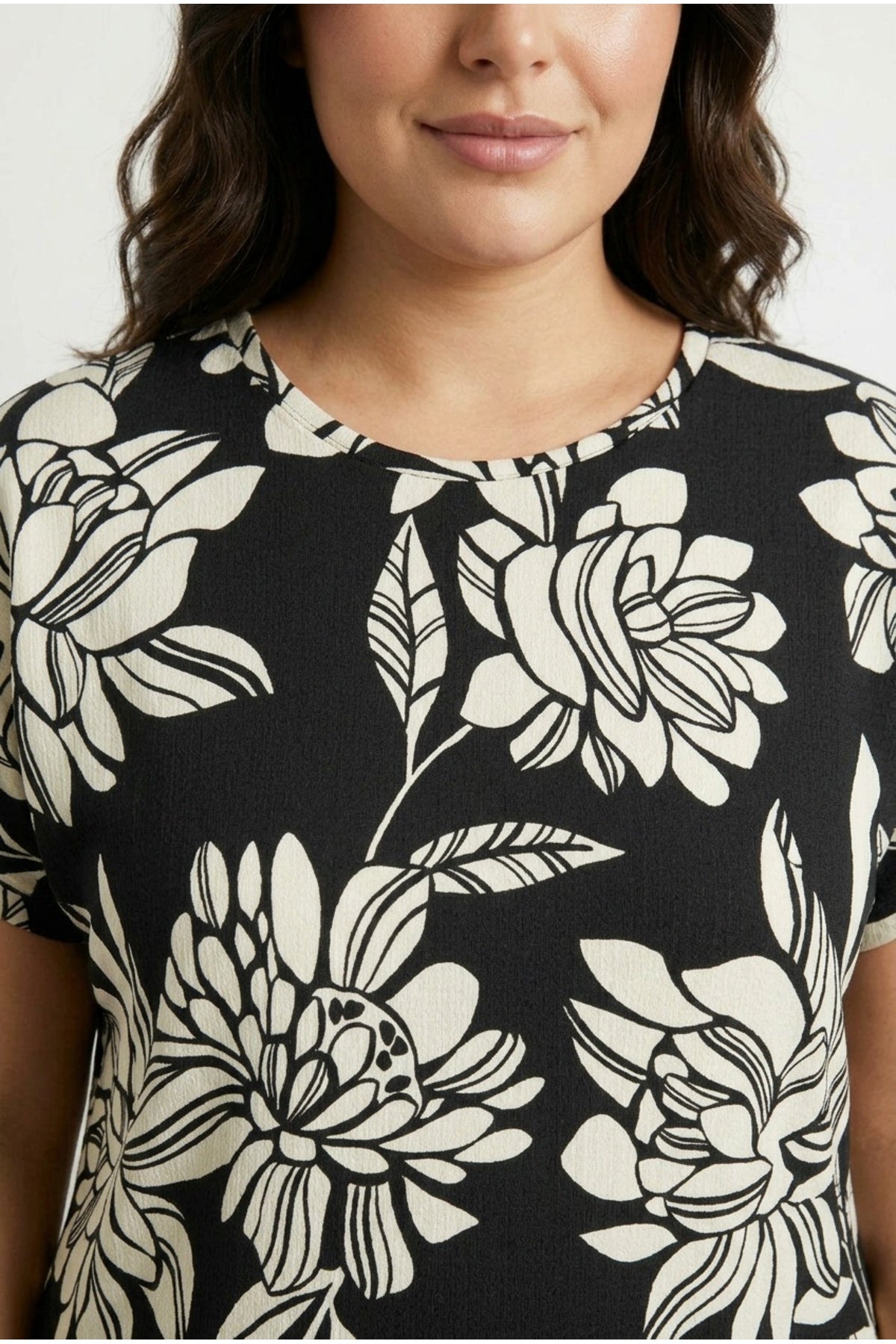 Plus Size Short Sleeve Crew Neck Floral Patterned Blouse