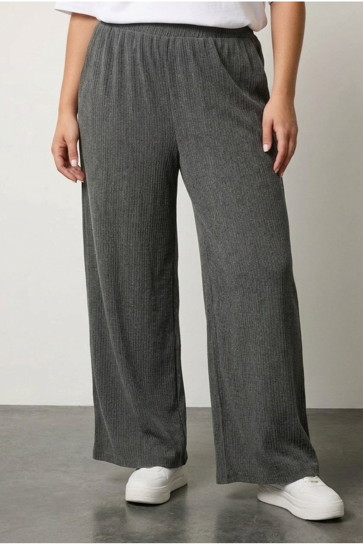 Plus Size Elastic Waist Wide Leg Pocketed Trousers