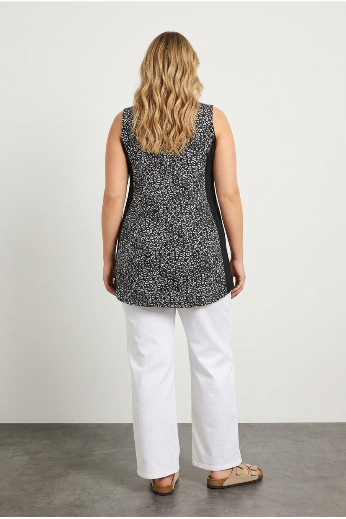 Plus Size Pocket Detailed Leopard Print Back Sleeveless Crew Neck Blouse