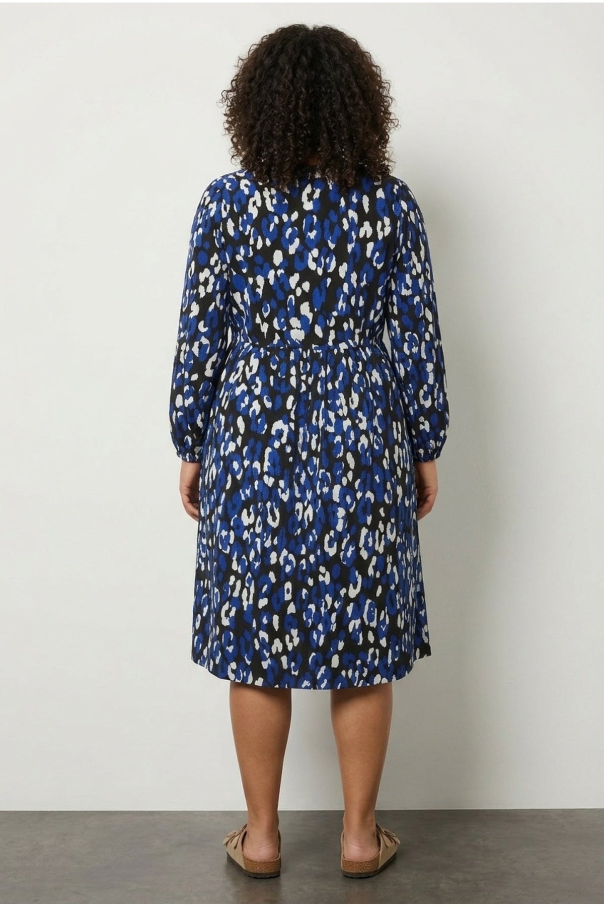 Plus Size V-Neck Long Sleeve Crinkle Fabric Midi Dress