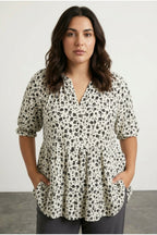 Plus Size Half Sleeve V-Neck Patterned Blouse with Ruffled Hem