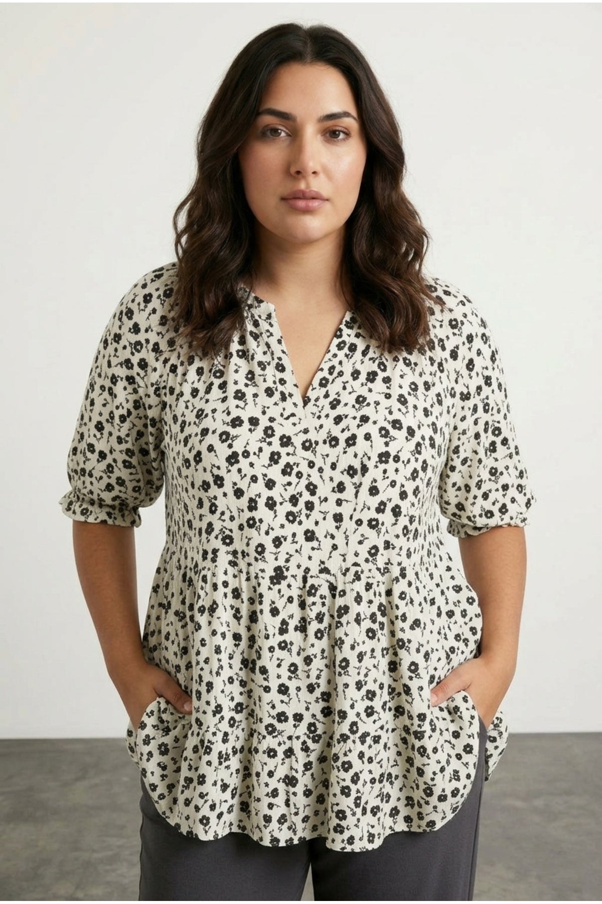 Plus Size Half Sleeve V-Neck Patterned Blouse with Ruffled Hem