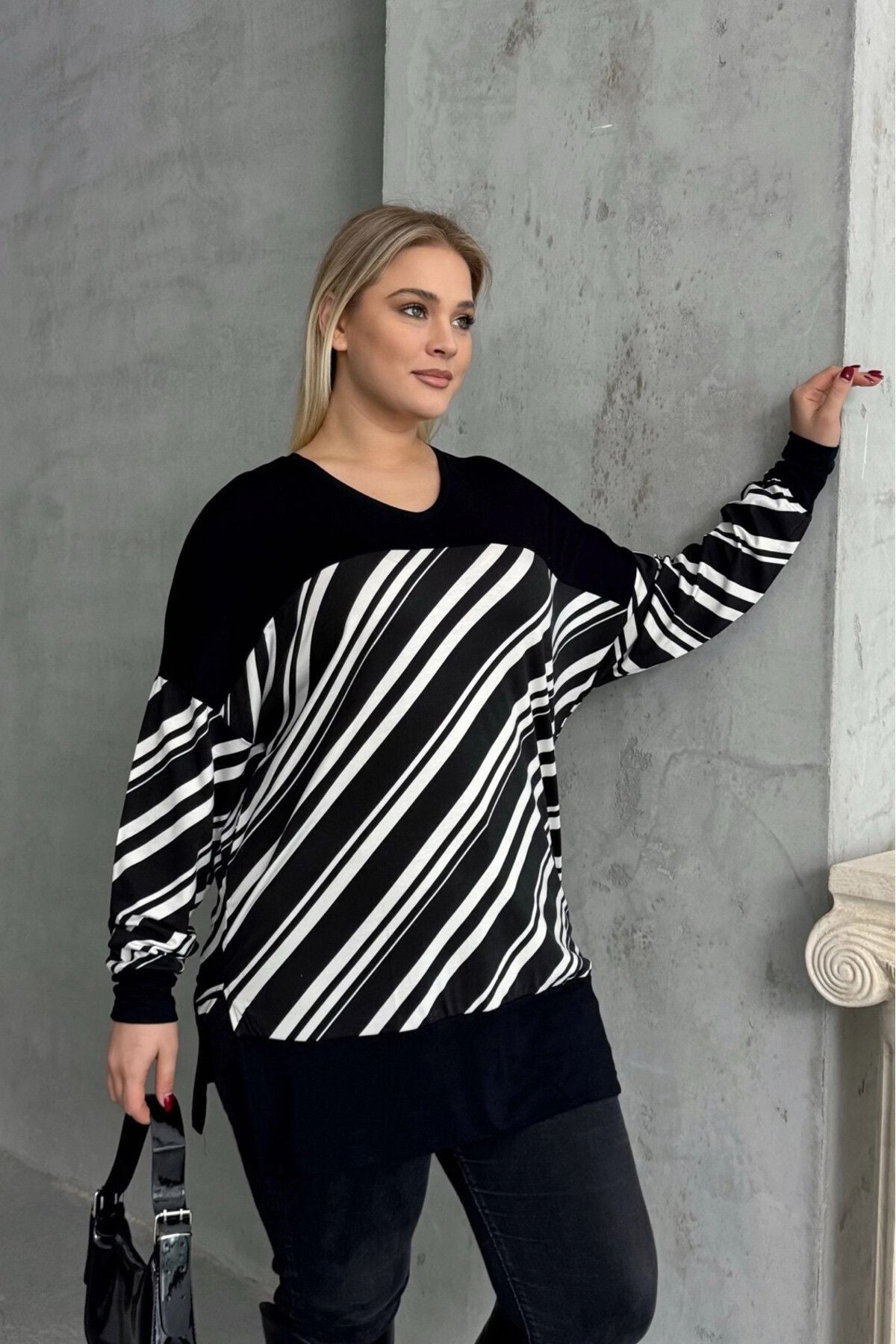 Plus Size V-Neck Long Sleeve Elasticated Cuff Slit Blouse