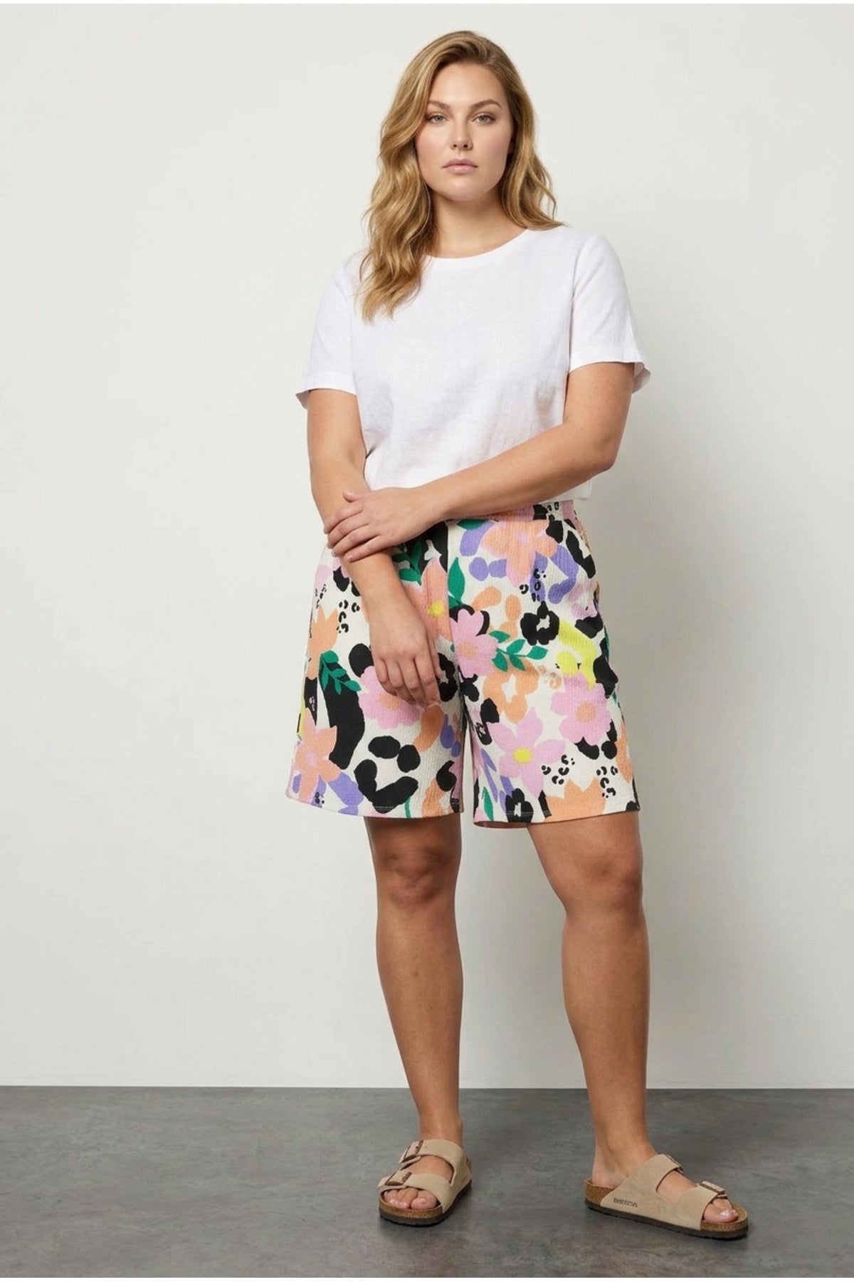 Plus Size Floral Print Elastic Waist Pocketed Shorts