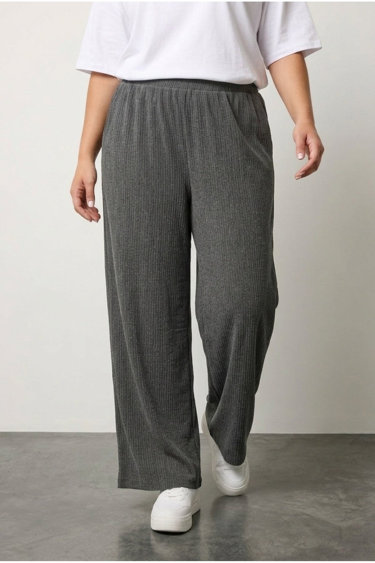 Plus Size Elastic Waist Wide Leg Pocketed Trousers