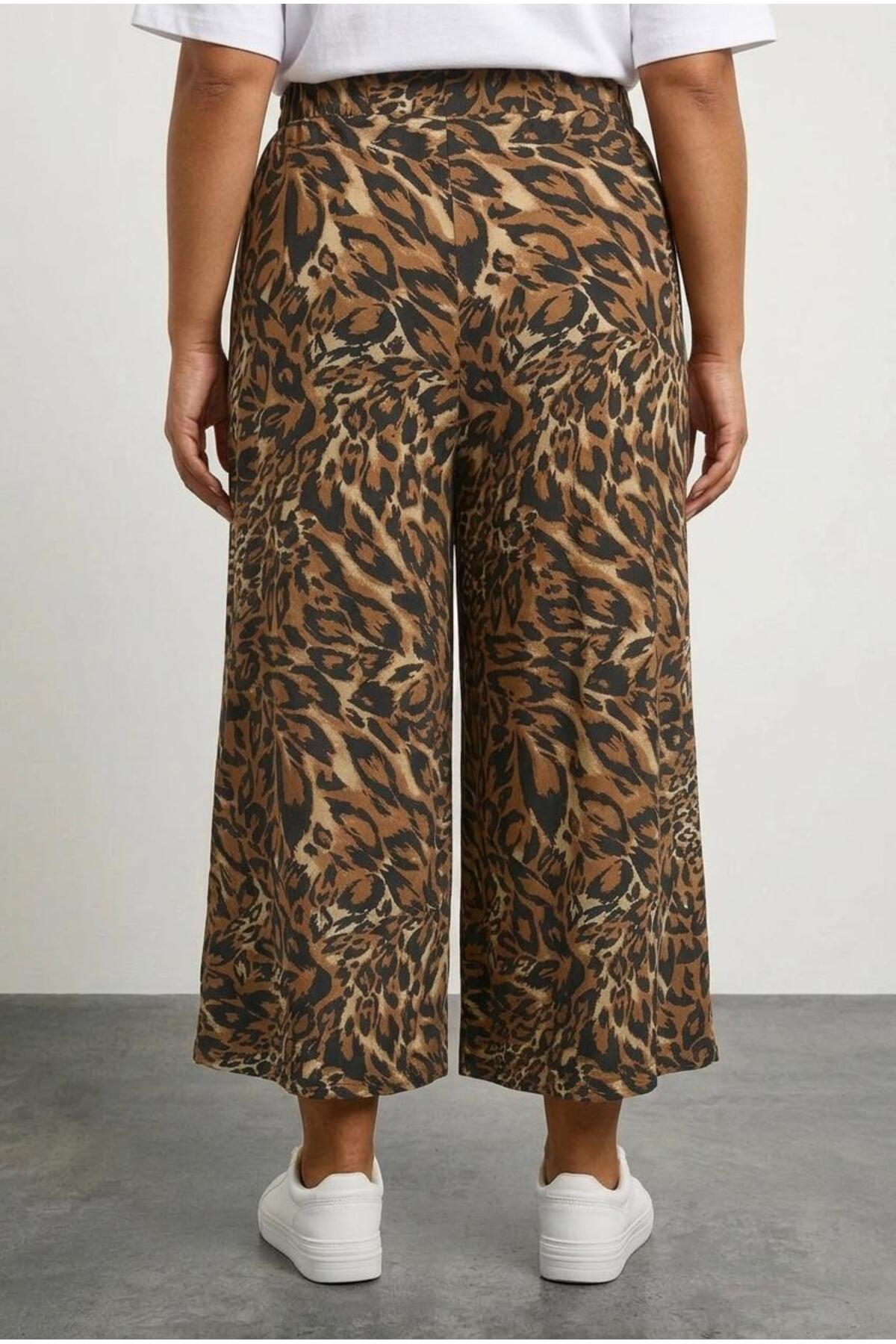Plus Size Elastic Waist Wide Leg Leopard Print Pocketed Trousers