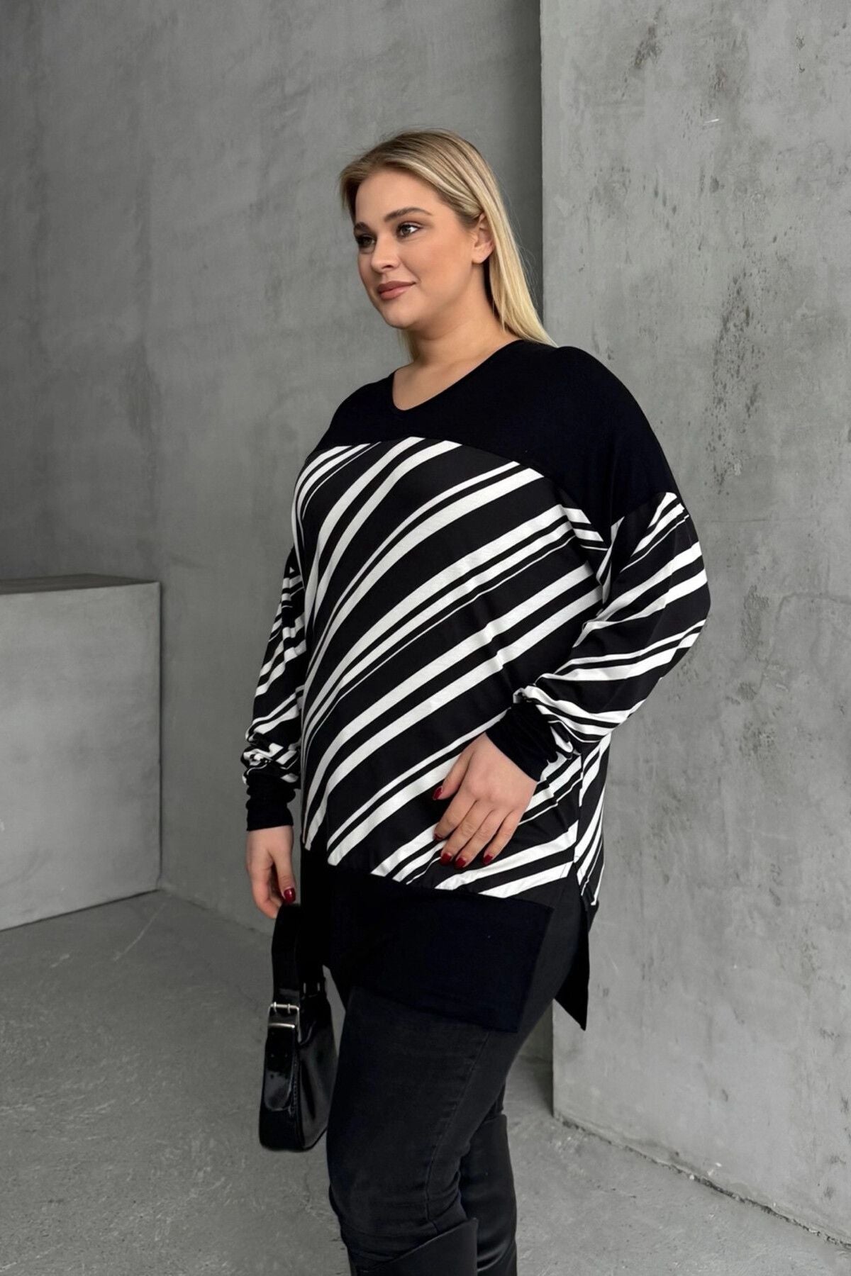 Plus Size V-Neck Long Sleeve Elasticated Cuff Slit Blouse
