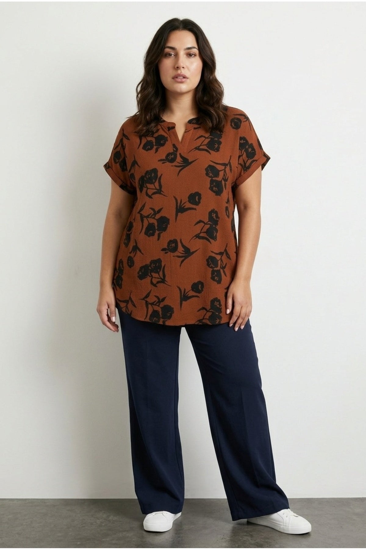 Plus Size V-Neck Short Sleeve Crinkled Fabric Floral Print T-shirt